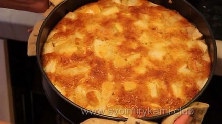 Як приготувати бісквітний пиріг з яблуками по пошаговому рецептом з фото