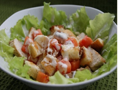 Cum să gătești o salată de Caesar simplu acasă