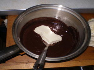 Főzni a csokoládé Caramel torta otthon