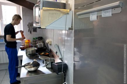 Cum funcționează bucătăria în cafeneaua Lebedev (26 fotografii)