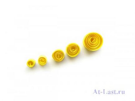 Hogyan készítsünk egy szitakötő szakaszaiban művészeti papír Quilling (Quilling) Hogyan készítsünk egy szitakötő szakaszában papír Quilling technika