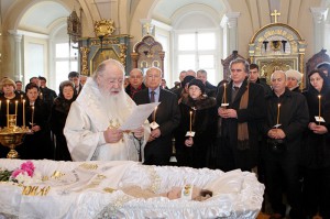 Értelmezett babona kapcsolódó temetés nyomán, és temetés (eltarthat egy) Értelmezése szerint a babonák kapcsolódó temetés, temetés és megemlékezés