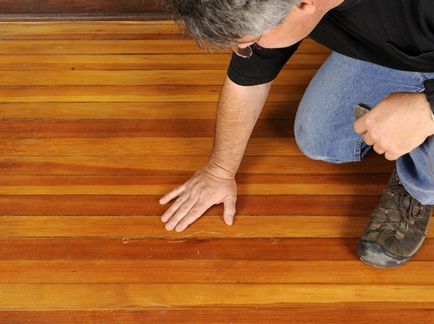 Як прибрати подряпини на підлозі і меблів з дерева