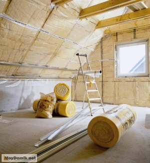 Cum se poate izola plafonul unei case particulare din materiale și metode interioare și exterioare