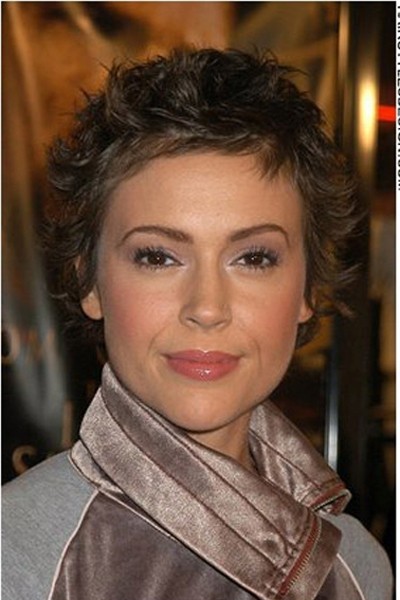 Rövid frizurával, mint Alyssa Milano képek ötletek divat