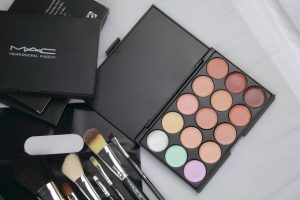 Corrector mac 2016 în revizuirea celor mai bune produse cosmetice