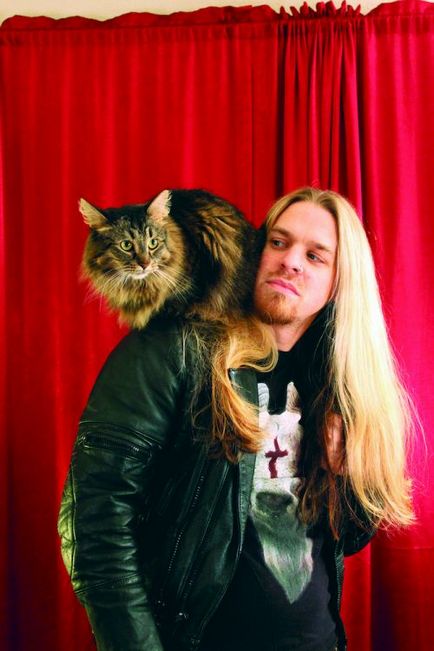 Muzicieni de muzica cat-metal din trupe de rock extreme si pisicile lor - revista de piatra