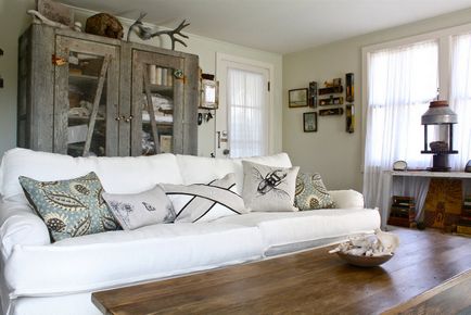 Красиві диванні подушки в інтер'єрі вітальні прикрашаємо дизайн кімнати цікаво