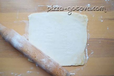 Croissants făcute de patiserie la domiciliu - rețetă cu fotografie