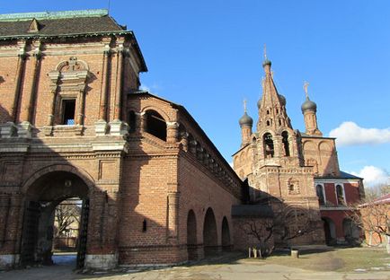 Krutitskoe Compus Patriarhal din Moscova