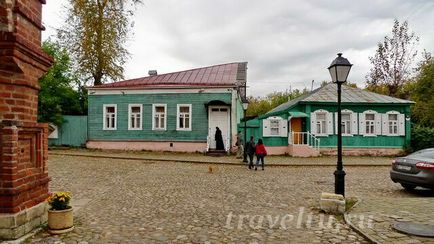 Крутицький подвір'я - острівець історії в океані сучасної москви