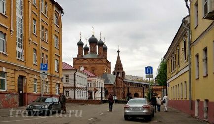 Крутицький подвір'я - острівець історії в океані сучасної москви