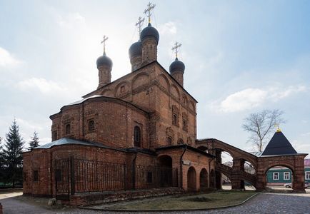 Крутицький подвір'я в Москві історія, фото, розклад богослужінь