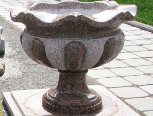 Vand vase clasice de flori din piatra de granit si marmura - vanzare si personalizare