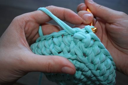 Coș pătrat din perete tricotat din fire tricotate - realizat manual