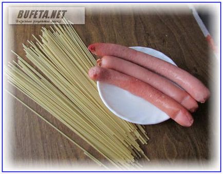 Macaroane (spaghete) în cârnați