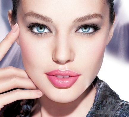 Lip makeup pas-cu-pas pentru blonde sau brunet, cu efect de creștere, în stil nud, video