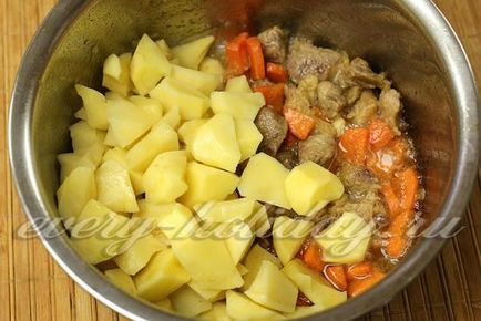 М'ясне рагу з капустою і картоплею, рецепт з фото