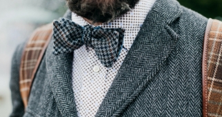 Mai multe opțiuni pentru purtarea unei fuste tweed