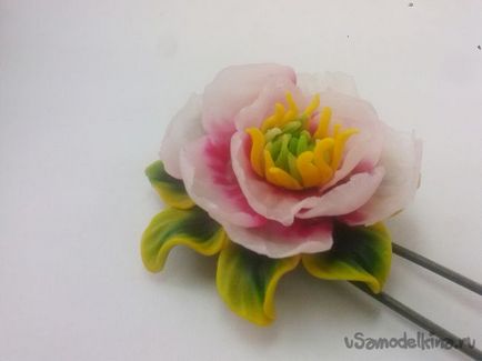 Ніжний квіточку з пластики