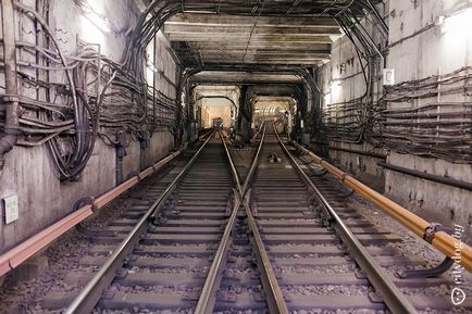 Нічний репортаж як працює зв'язок в мінському метро, ​​журнал про Мінську