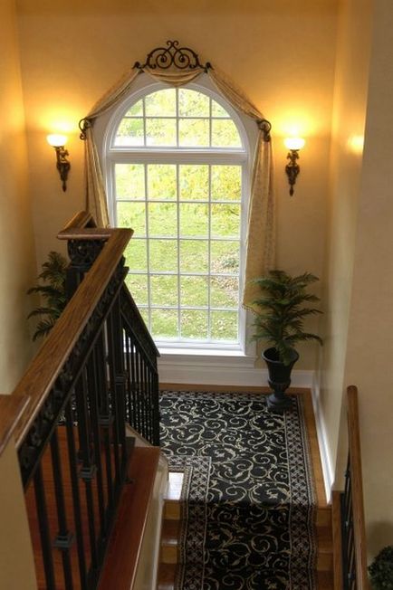 Вікна на сходах в приватному будинку фото на другий поверх