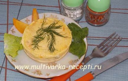 Omelet cu pui, roșii și brânză într-un cuptor cu microunde