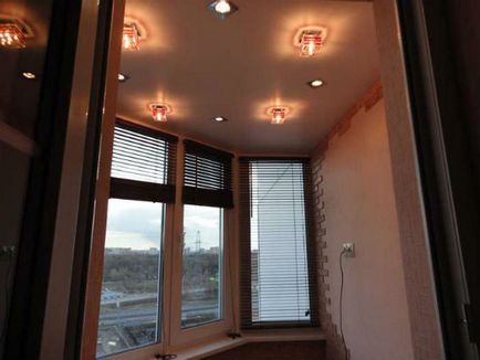 Освітлення на балконі і лоджії, фото освітлення за допомогою бра, світлодіодним стрічки, стельових і