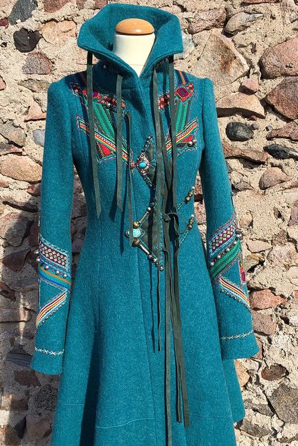 Полювання за красою пальто з декоративною вишивкою і цікавими варіантами обробки - ярмарок