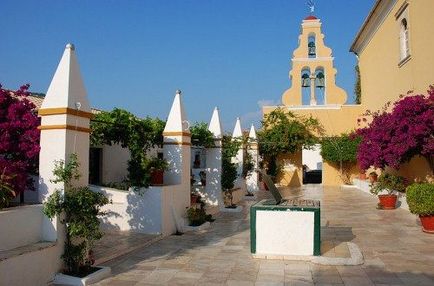Paleokastritsa Korfu szigetén Resort leírás