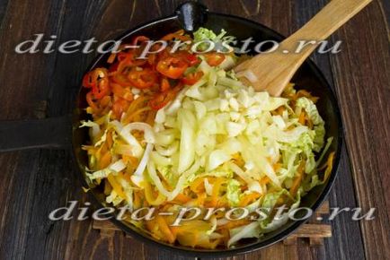 Перець фарширований капустою і морквою, рецепт
