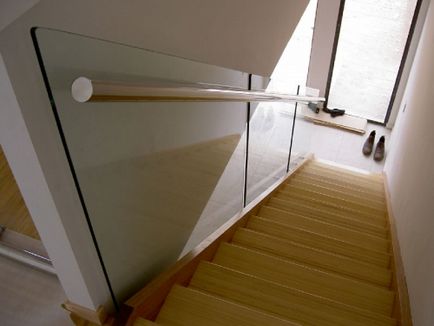 Balustradele pentru scări din beton sunt din lemn cum se instalează fixarea structurii