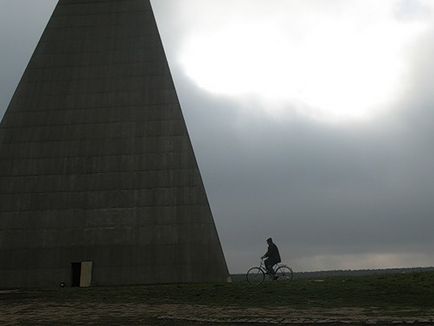 Piramida foametei pe autostrada Novorizhskoe