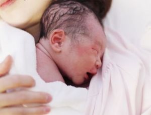 Чому у новонародженого молоко випливає з носа, все що потрібно мамі