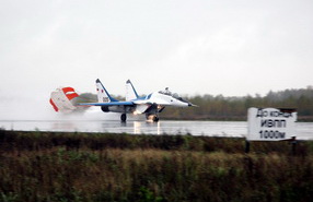 Zboruri pe luptător MiG-29 în stația de stratosferă