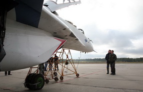 Zboruri pe luptător MiG-29 în stația de stratosferă