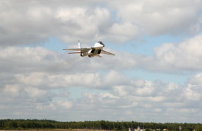 Zboruri pe luptător MiG-29 în stația de stratosferă