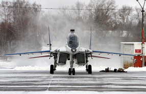 Zboruri pe luptător MiG-29 în stația de stratosferă