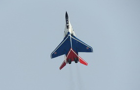 Zboruri pe luptător MiG-29 în stația de stratosferă