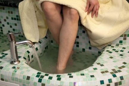 Încearcă o baie miracolă cu sare de mare pentru picioare, unghii frumoase - un plus față de al tău