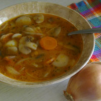 Пісний грибний суп з печериць з томатами
