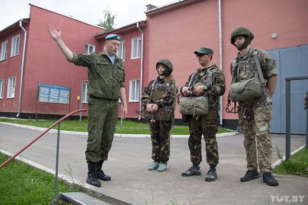 Ugrás a magassága öt emeletes épület, és erőltetett menetben 100 km a szakács az ejtőernyősök