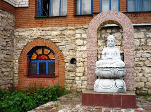 Mergeți în jurul templului tuturor religiilor lui Ildar Khanova