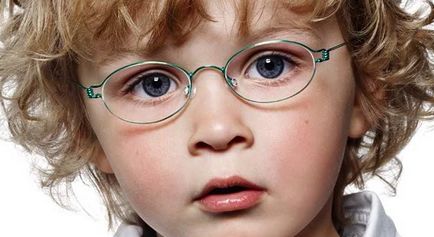 A gyermeket lemerült szemüveg