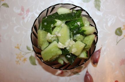 Рецепт салат - битий огірок - покроковий з фотографіями