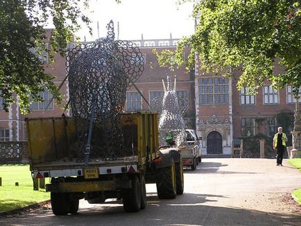 Садові фігури з кінських підков в натуральну величину