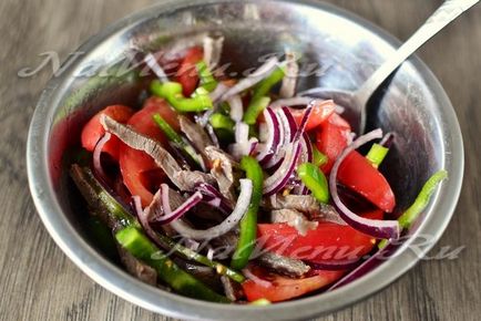 Salată cu carne de vită și ardei gras