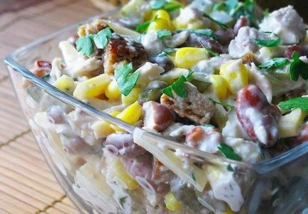 Salata cu croissons și fasole și porumb - cele mai bune retete pentru vacanta 2017