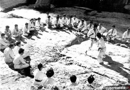 A legkeményebb karate (magazine) képzés A legkeményebb karate edzés