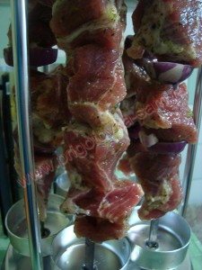 Shish kebab din carne de porc într-o sobă electrică, gătiți-vă singur!